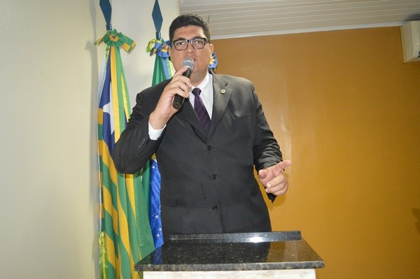 Vereador Marcelo Mota (PDT) em tribuna na Câmara diz que uso da madeira doada pelo IBAMA merece investigação Federal 